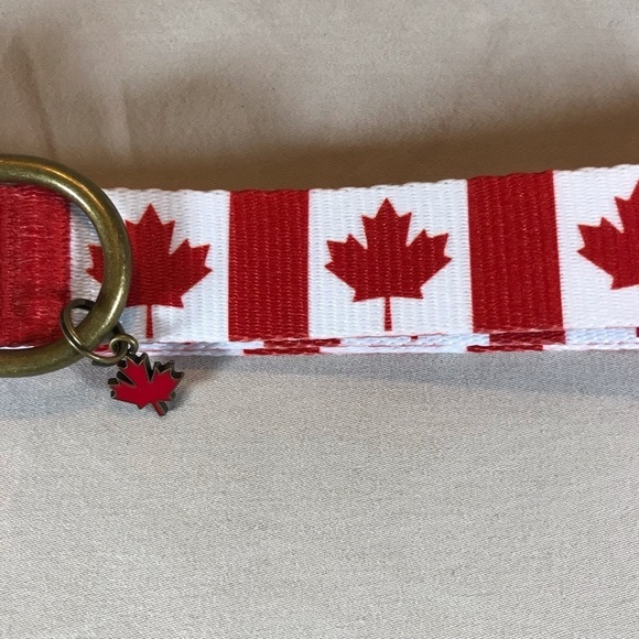 Canadian Maple Leaf Dog Collar Size Large - Picture 1 of 5